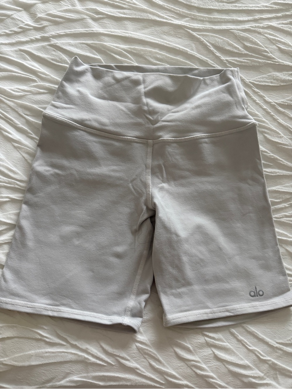ALO Yoga High-Waist Bike Shorts in off-white (bone)